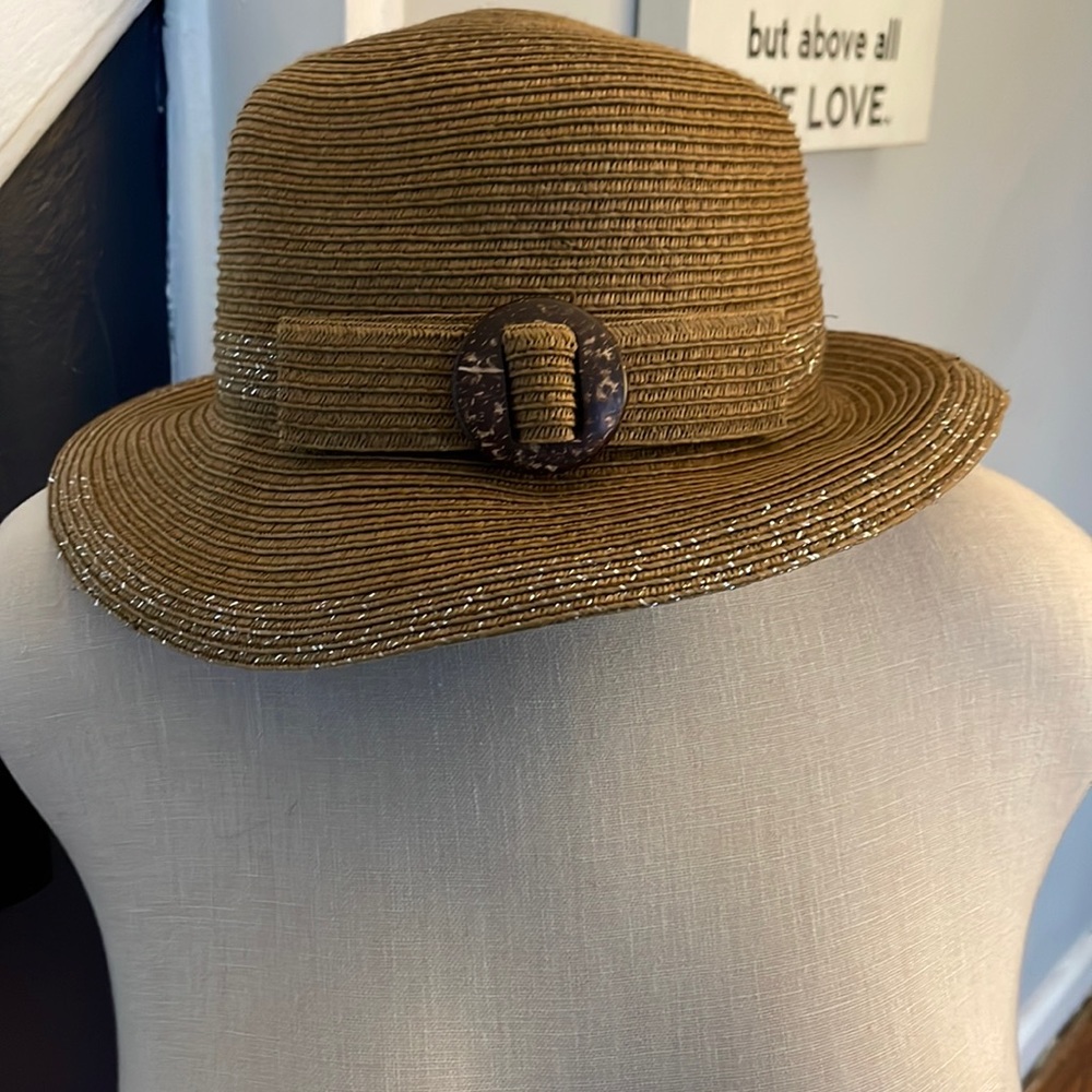 Tan hat